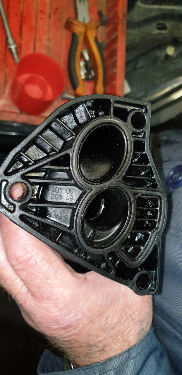 Volvo 2.0D, 2.4D, 2.5D Oil Filter Housing Gasket 30757730 3