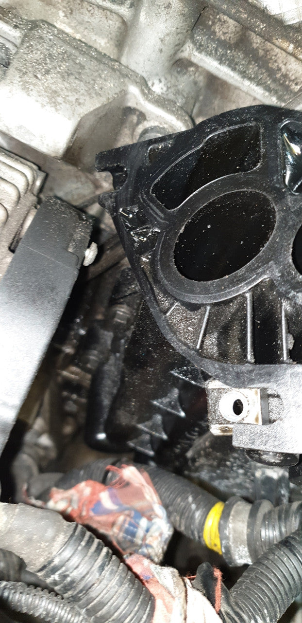 Volvo 2.0D, 2.4D, 2.5D Oil Filter Housing Gasket 30757730 5