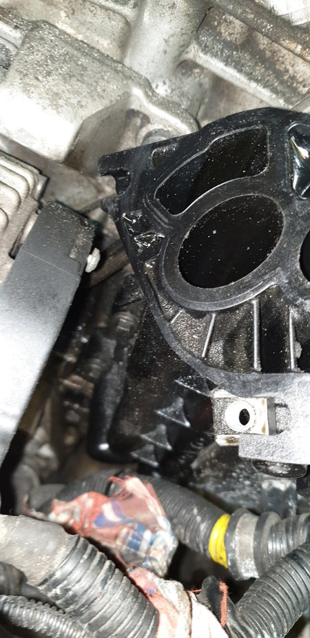 Volvo 2.0D, 2.4D, 2.5D Oil Filter Housing Gasket 30757730 5